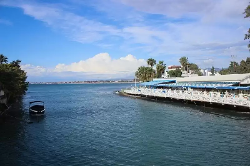 Depremden Etkilenen Arsuz'da Hasar Gören Turistik Tesisler Onarılıyor