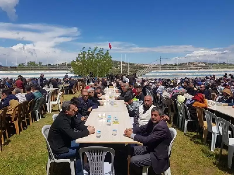 ŞENKÖYLÜ DEPREM ŞEHİTLERİ DUALARLA ANILDI