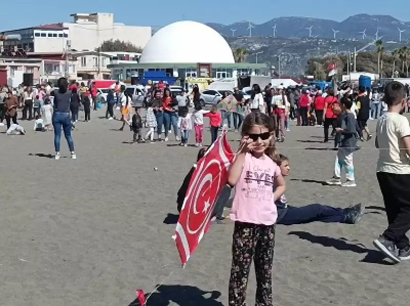 Hatay'da Gönüllüler Depremzede çocuklar Için Uçurtma şenliği Düzenledi