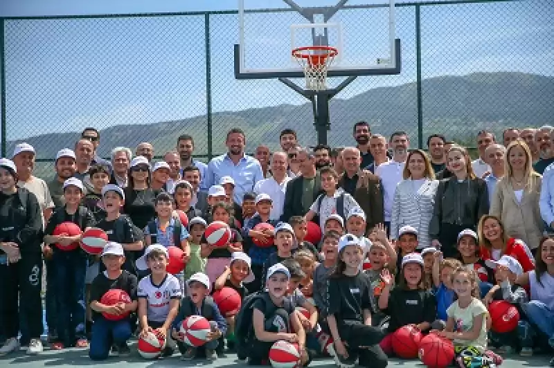 TBF Başkanı Türkoğlu, Hatay'daki Basketköy'de Depremzedelerle Buluştu