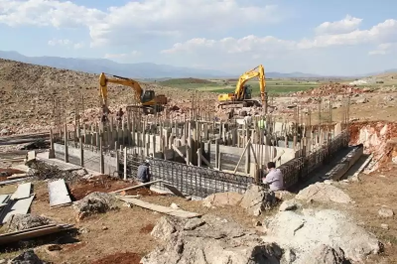 Kırıkhan'da 19 Mahallede Köy Evlerinin Yapımı Sürüyor