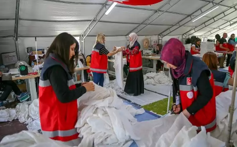 Afeti Yaşayan Kadınlar, Depremzedeler Için Nevresim Takımı üretiyor