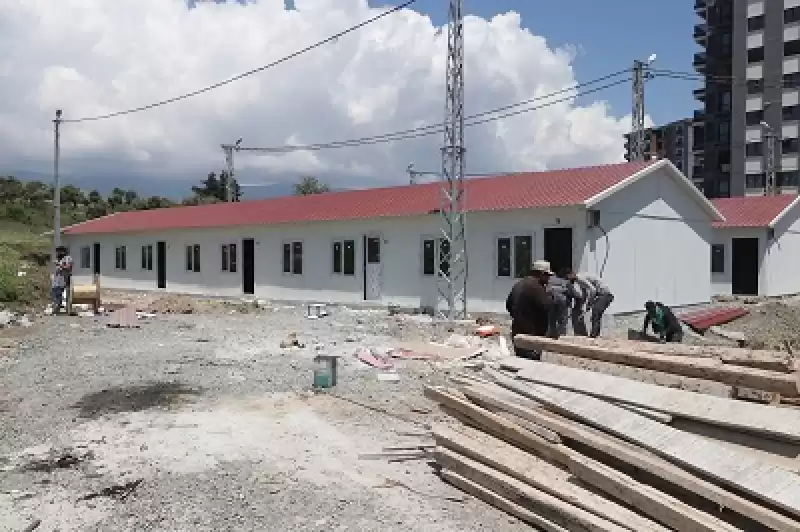 Hatay'da Depremde Büroları Yıkılan Avukatlar, Prefabrik Yazıhanelerde Hizmet Verecek