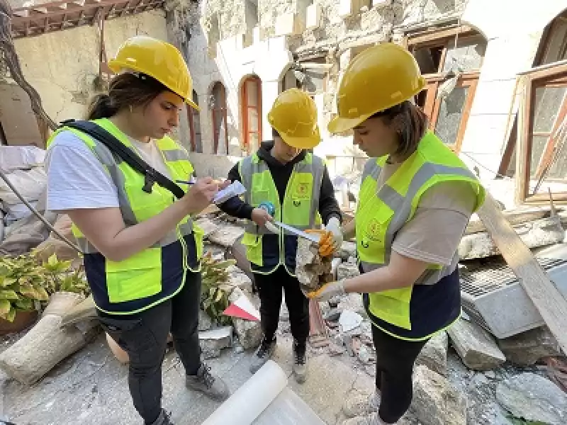 Depremden Etkilenen Hatay'ın Tarihi Eserleri Gönüllü Kadınların Eliyle Korumaya Alınıyor