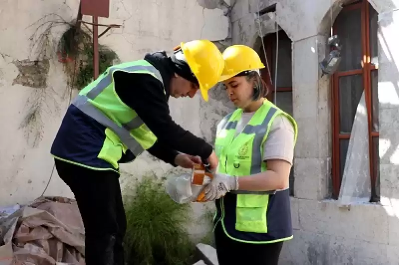 Depremden Etkilenen Hatay'ın Tarihi Eserleri Gönüllü Kadınların Eliyle Korumaya Alınıyor