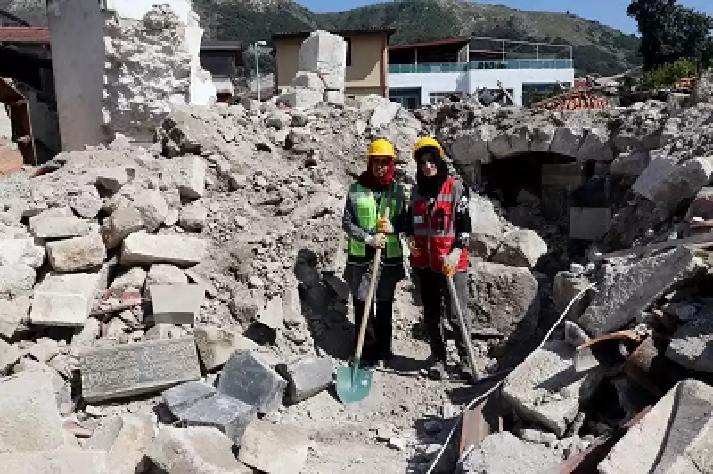 Depremden Etkilenen Hatay'ın Tarihi Eserleri Gönüllü Kadınların Eliyle Korumaya Alınıyor