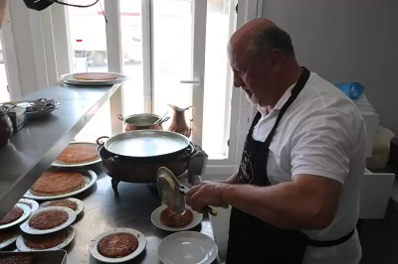 Tescilli Antakya Künefesi Konteyner çarşıda Müşterilere Sunuluyor