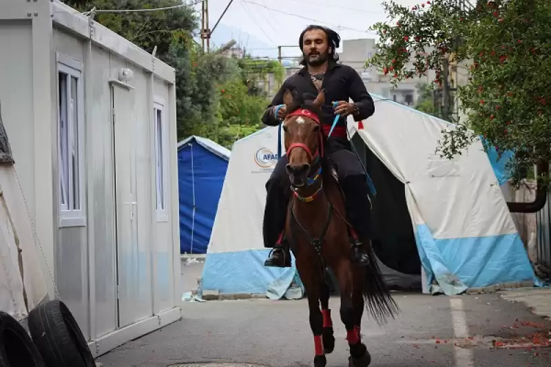 Hatay'da Bir Seçmen Oy Kullanmaya Atla Geldi