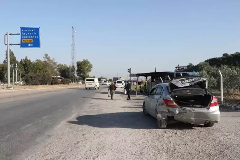 Hatay'da Tırın Trafik ışıklarında Bekleyen Araçlara çarptığı Kazada 1 Kişi Yaralandı