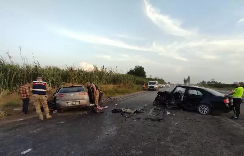 Hatay'da Trafik Kazasında 2 Kişi öldü, 4 Kişi Yaralandı