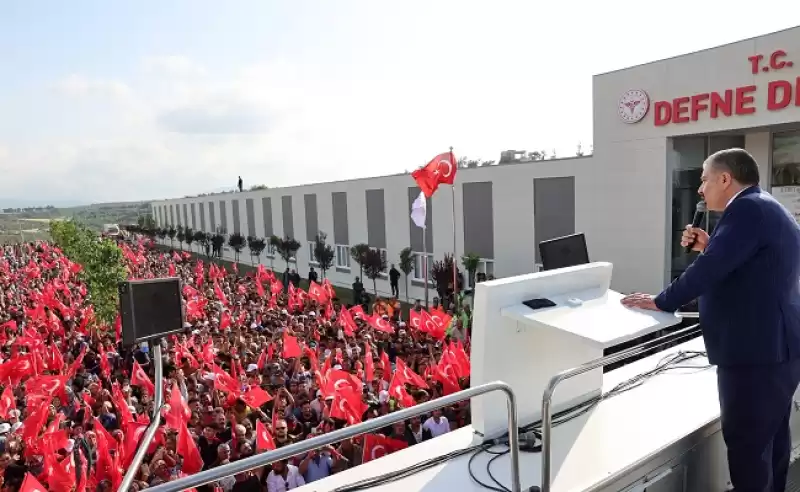 Sağlık Bakanı Fahrettin Koca, Hatay'da Konteyner Kentte Konuştu