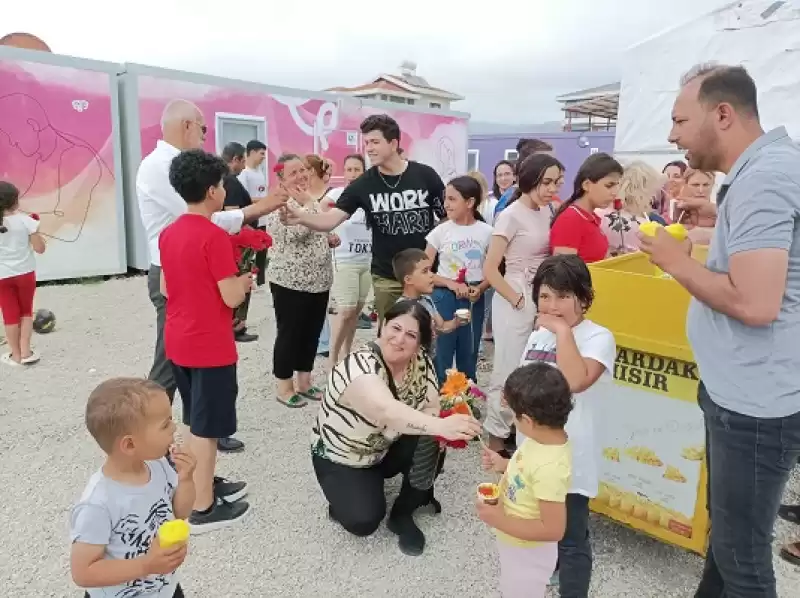 Hollandalı Hayırseverden Depremlerden Etkilenen Hatay'a Eğitim Desteği