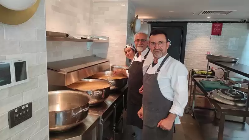 Nedim Ustanın çocukları İstanbul'da Humus Standı Açıyor