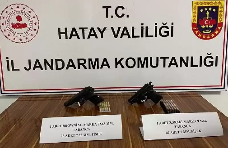 Hatay'da Bir Otomobilde Silah Ele Geçirildi