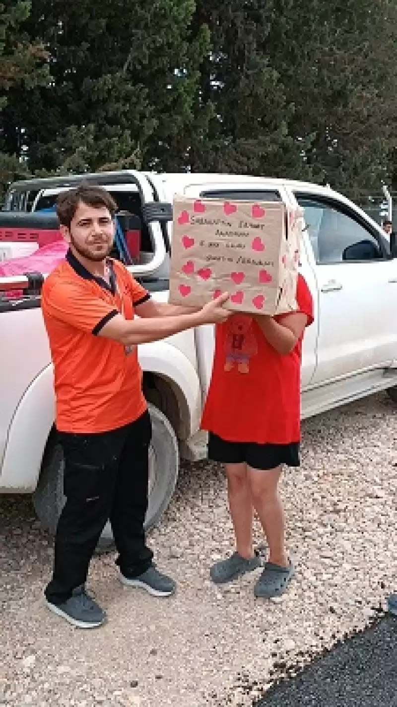 Hatay'da Depremzede çocuklara Hediye Kolileri Dağıtıldı 