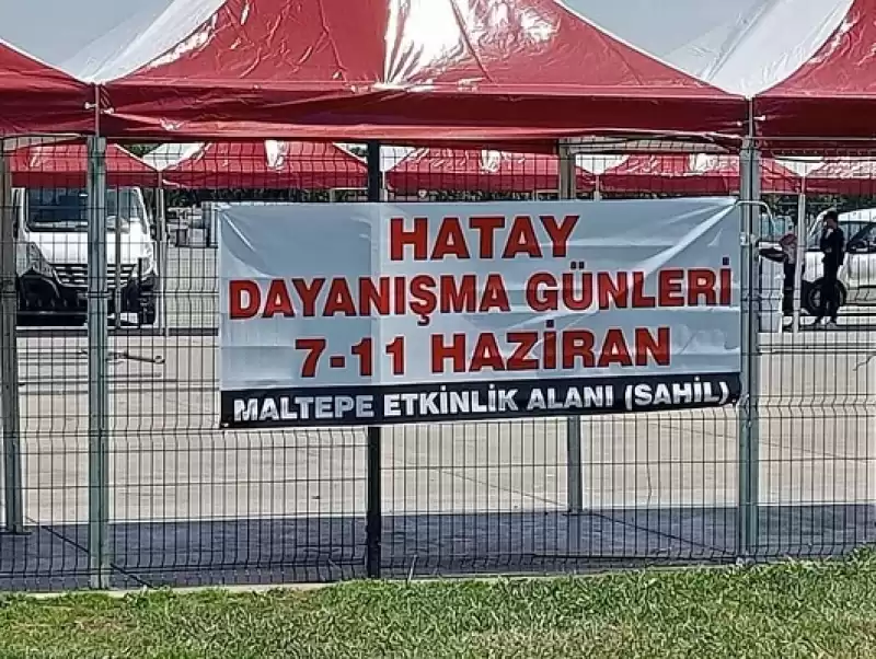 Mahalle Yanarken Birileri Saçını Tararmış.