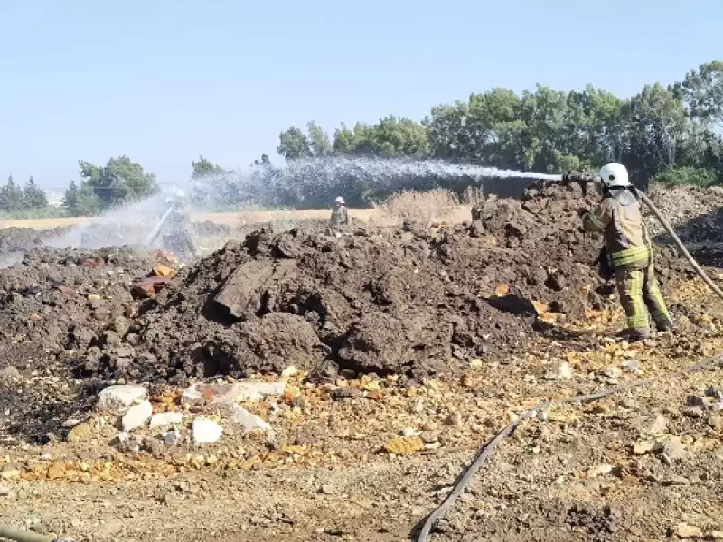 Hatay'da Açık Alandaki Atık Malzeme Yangını Söndürüldü