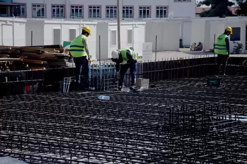 Gönüllü Iş Insanları, Depremzede Aileler Ve öğrenciler Için Hatay'da Bina Inşa Ediyor