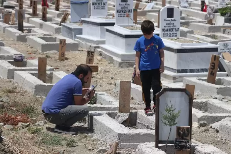 Depremden Etkilenen Hatay'da Buruk Babalar Günü 