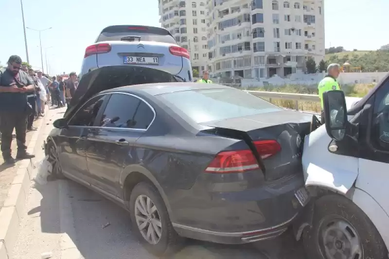 Hatay'da 7 Aracın Karıştığı Zincirleme Trafik Kazasında Bir Kişi Yaralandı