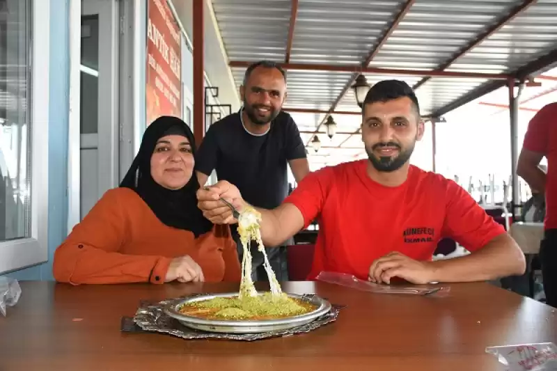 Hatay'ın Tescilli Künefesi, Prefabrik çarşıda Bayram Için Hazırlanıyor