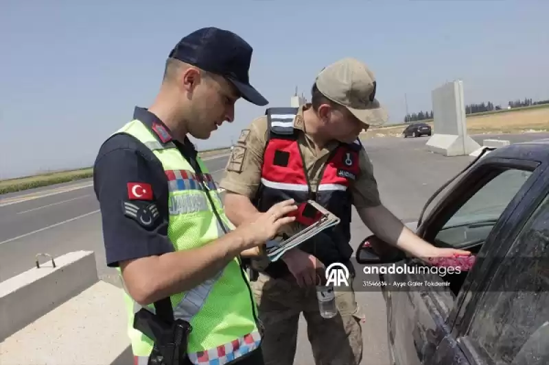 Hatay'da Trafik Ekipleri Vatandaşın Bayramını Kutladı