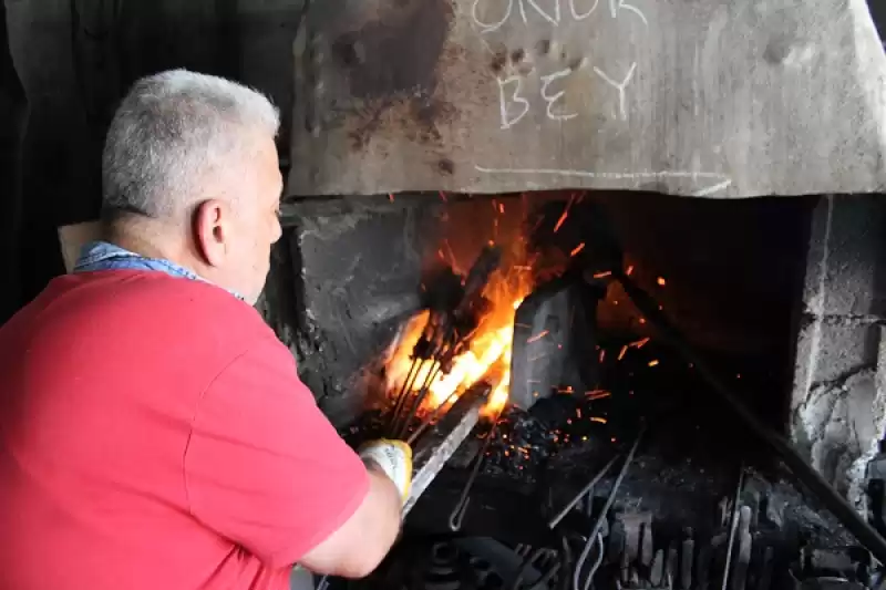 Hatay'da Depremzede Demirci Ustaları Bu Bayramda Da Kelle Paça üttü