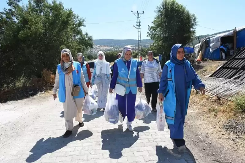 TDV'nin Depremzede Gönüllüleri Yardım Faaliyetlerini Sürdürüyor