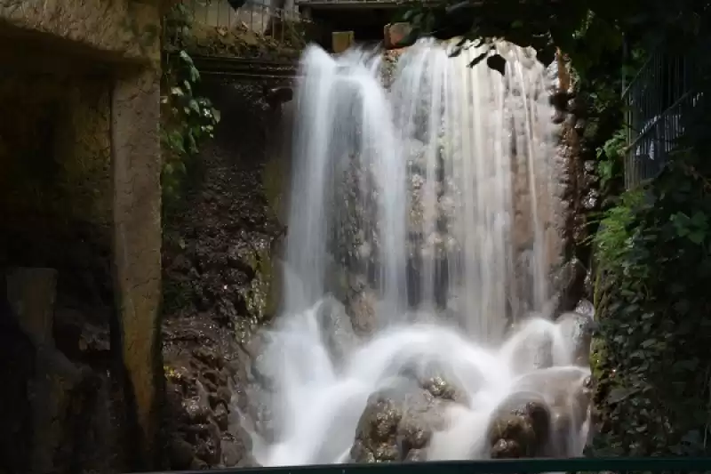 Hatay'daki Harbiye Şelalesi Serinlemek Isteyenlerin Adresi Oluyor