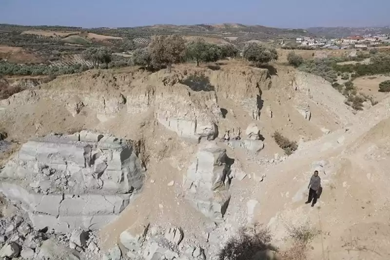 Altınözü Tepehan'daki Yarık ürkütüyor