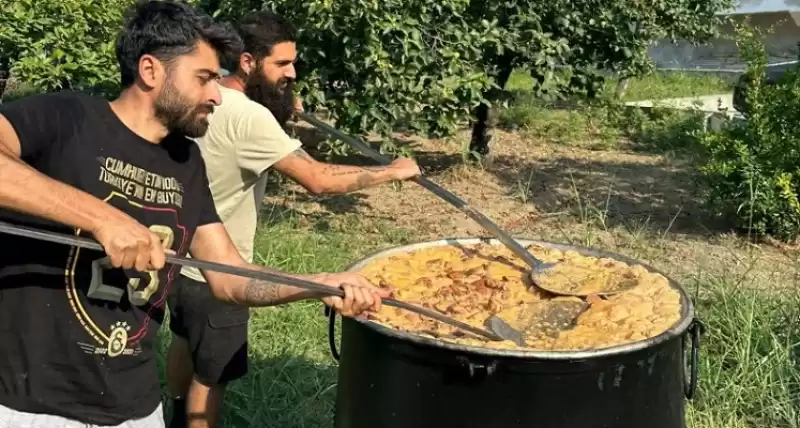 Utlraslan Hatay'da Sokak Hayvanlarını Unutmadı