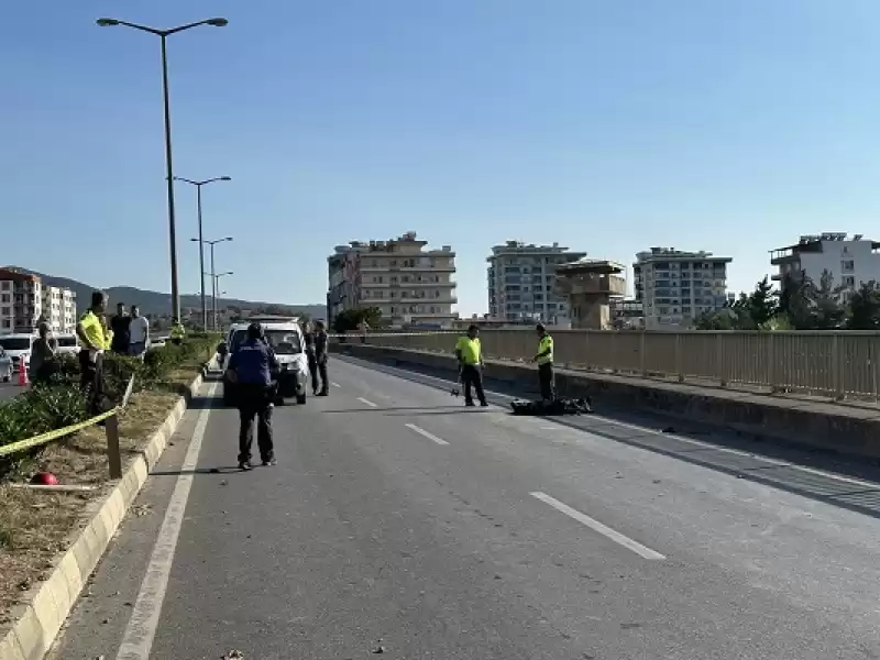 Hatay'da Otomobille çarpışan Motosikletteki 2 Kişi öldü