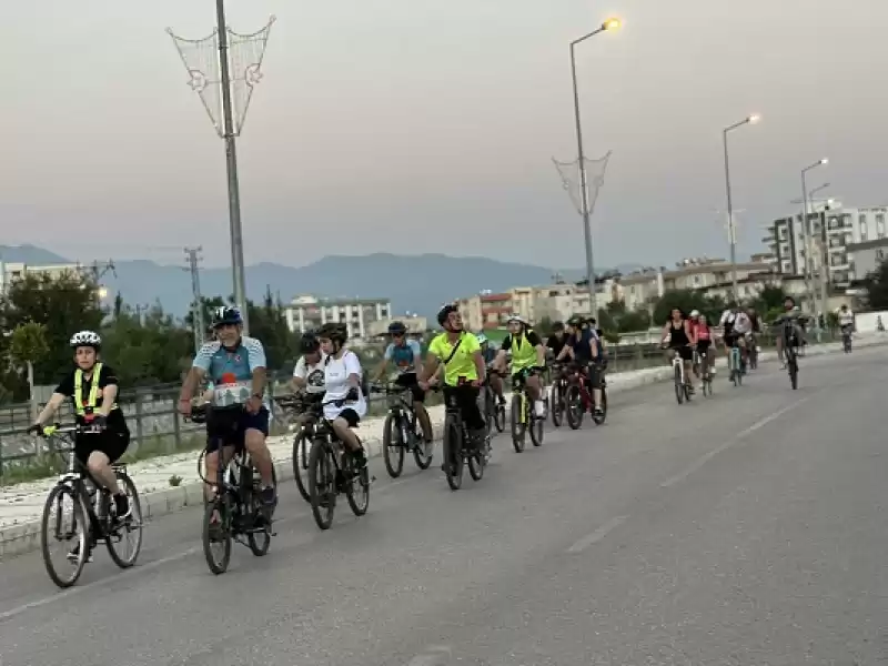  Erzin'de Bir Grup Bisikletli Kazalara Dikkat çekmek Için Pedal çevirdi