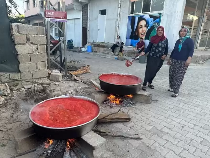 Hatay'da Domates Salçalarının Sofraya Yolculuğu Başladı