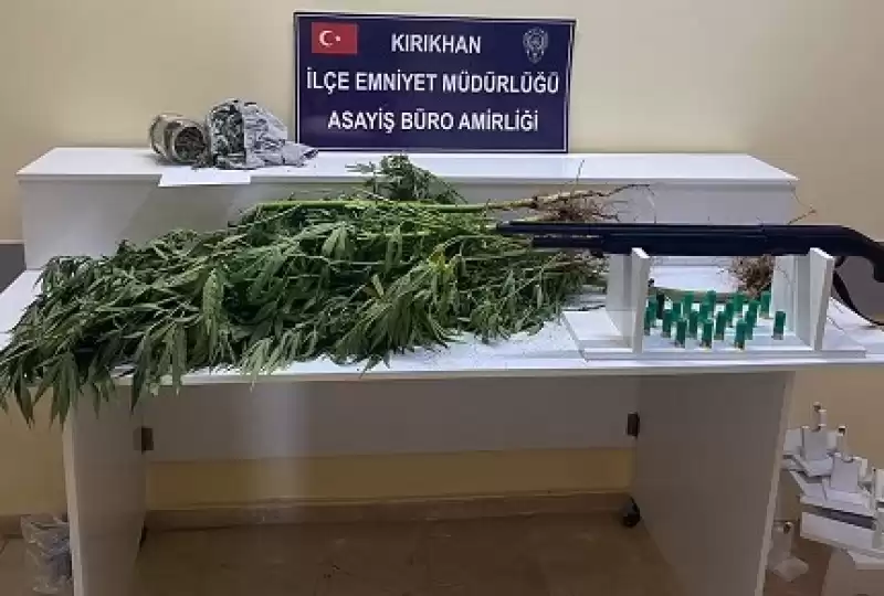 Hatay'da Evinde Uyuşturucu Ve Silah Bulunan şüpheli Tutuklandı