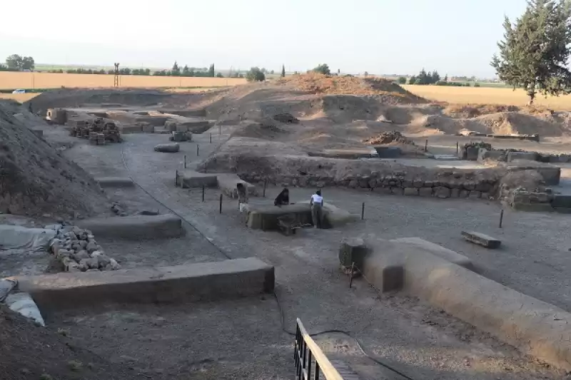  Hatay'da Depremlerden Etkilenen Aççana Höyük, Geleneksel Yöntemlerle Onarılıyor