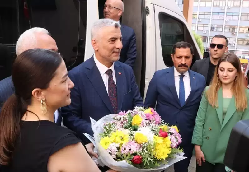 Ticaret Bakanı Ömer Bolat, Hatay İskenderun'da Temaslarda Bulundu