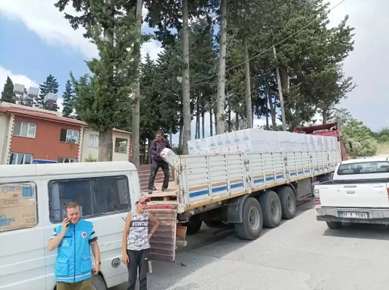 TDV Hatay'da Depremzedelere Gıda Ve Hijyen Kolisi Dağıttı