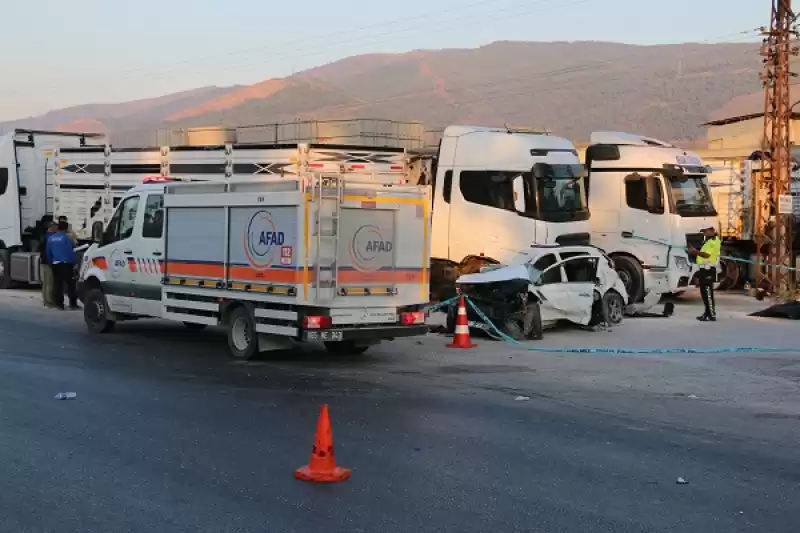 Hatay’da Park Halindeki Tıra çarpan Otomobildeki 2 Kişi Hayatını Kaybetti