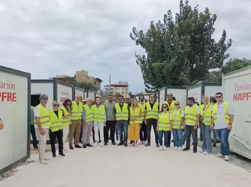 Hatay'daki Depremzedelere Konteyner Desteği