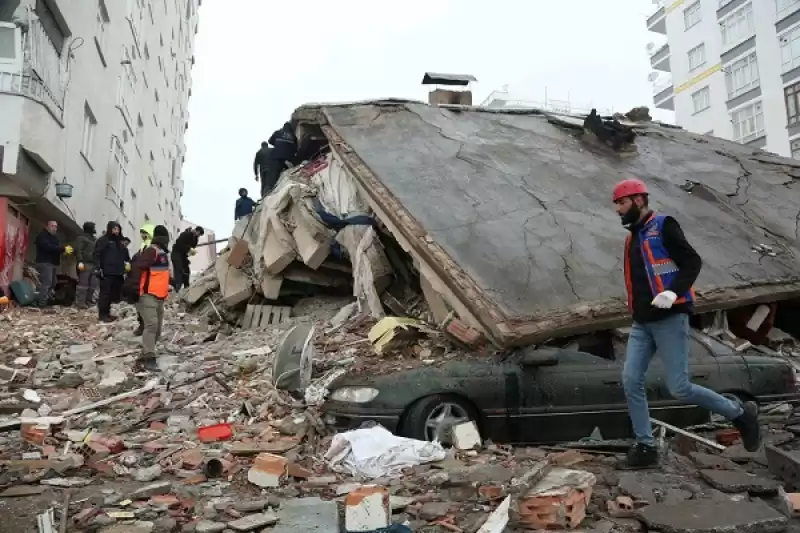 Köyden Indim şehre Artık Mazide Kaldı