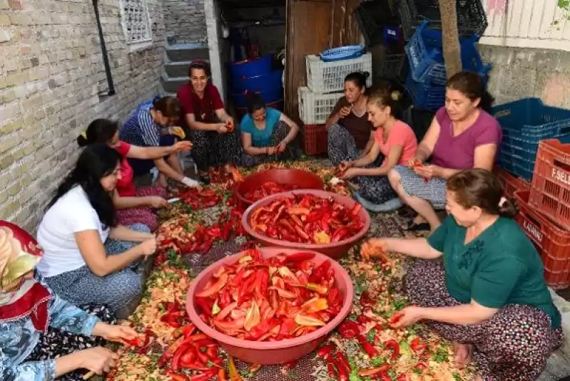 Hatay'ın Ev Yapımı Biber Salçası Bu Yıl Fiyatı Rekor Kırdı