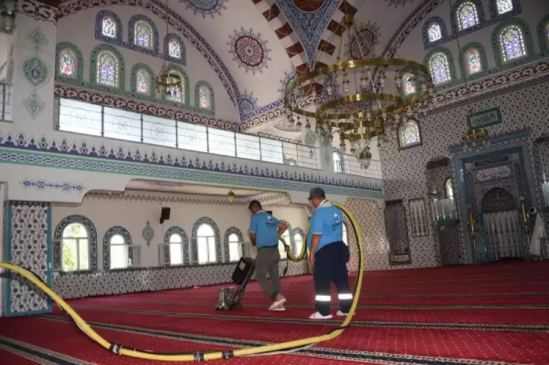 Antakya Belediyesi Ekipleri Hasarsız Camilerde Temizlik çalışmalarına Devam Ediyor