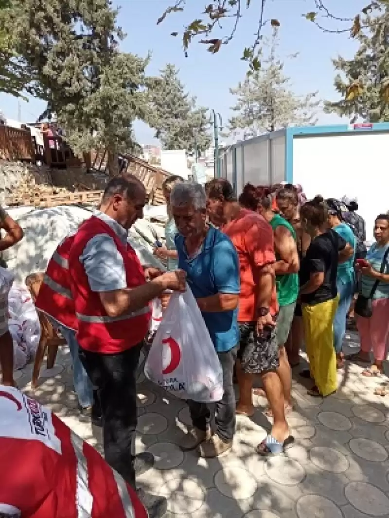 Kızılay Defne şubesi Hijyen Seti Ve Konserve Dağıttı