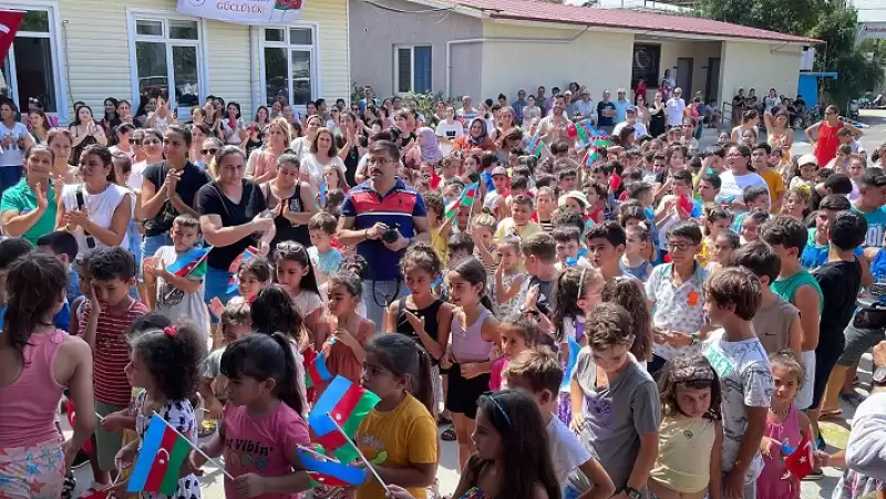 Azerbaycan'dan Hatay'daki Depremzede öğrencilere Kırtasiye Yardımı