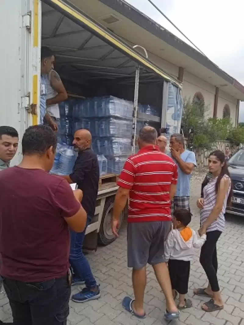 HDD Hatay’da 3 Tır Içme Suyu Dağıttı 