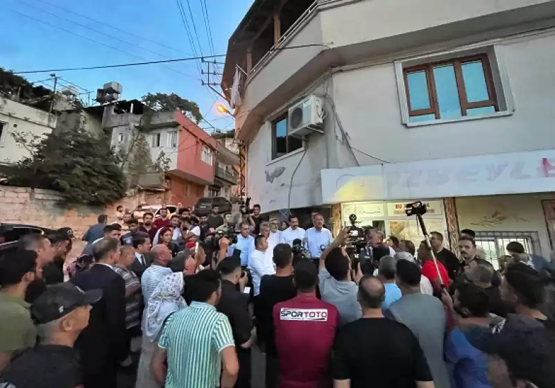 Bakan Özhaseki, Hatay'da Mahalle Ziyaretinde Bulundu 