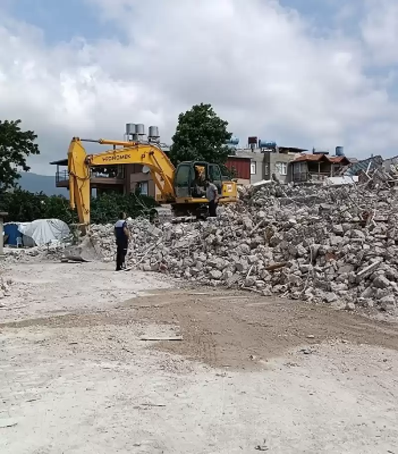 Samandağ Belediyesi Zabıta Ekipleri Mesai Mefhumu Gözetmeksizin çalışmalarını Sürdürüyorlar