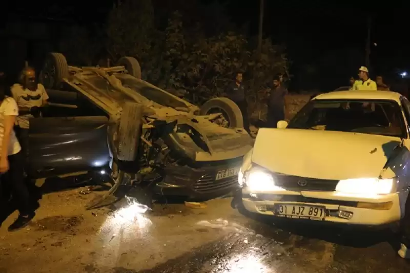 Hatay'da Zincirleme Trafik Kazasında 4 Kişi Yaralandı