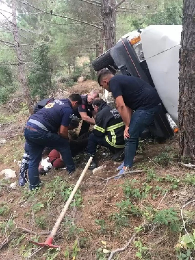 Hatay'da Uçuruma Yuvarlanan Otomobildeki 3 Kişi Yaralandı